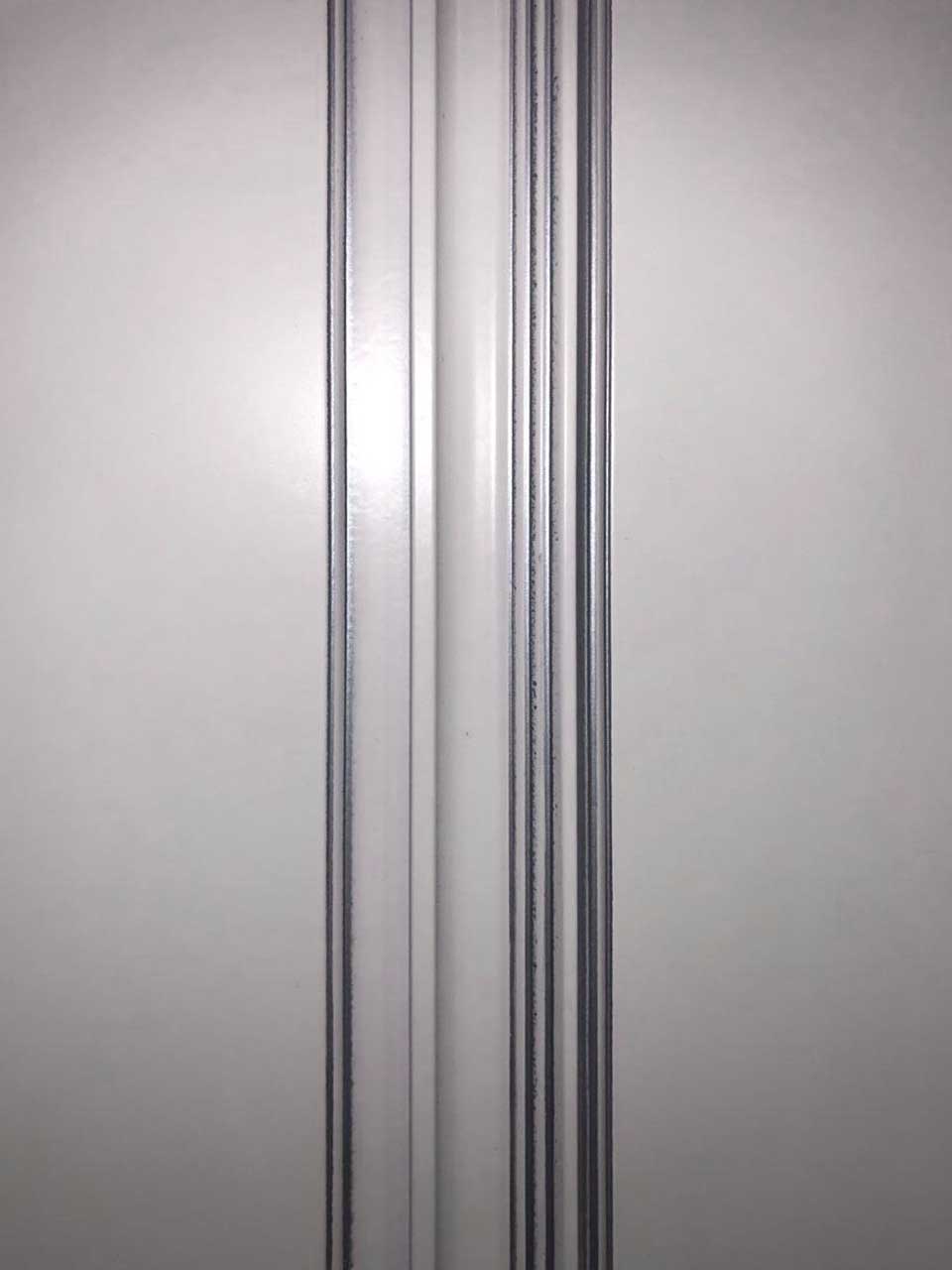 Дверь межкомнатная Багет-32 эмаль белая RAL9003 с патиной серебро глухая