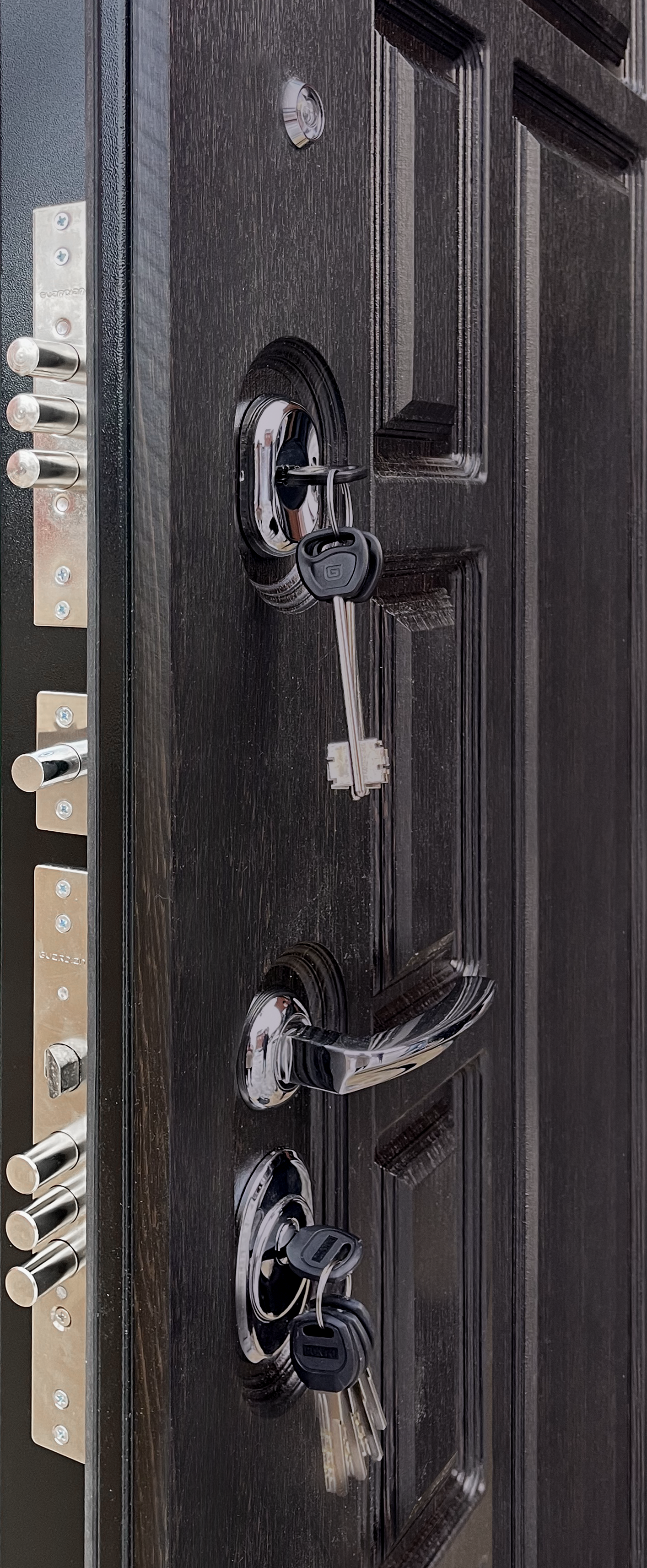 Входная металлическая дверь Консул NEW Z (зеркало) ПВХ венге / ПВХ дуб светлый